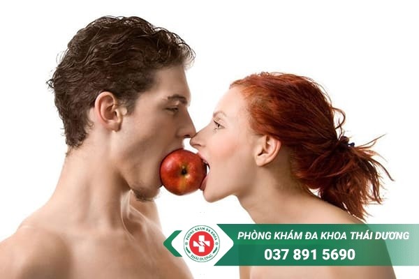 Quan hệ tình dục bằng đường miệng là con đường chủ yếu gây sùi mào gà ở miệng