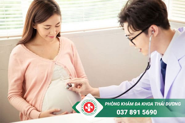 Mẹ bầu cần thăm khám ngay khi có khí hư bất thường khi mang thai