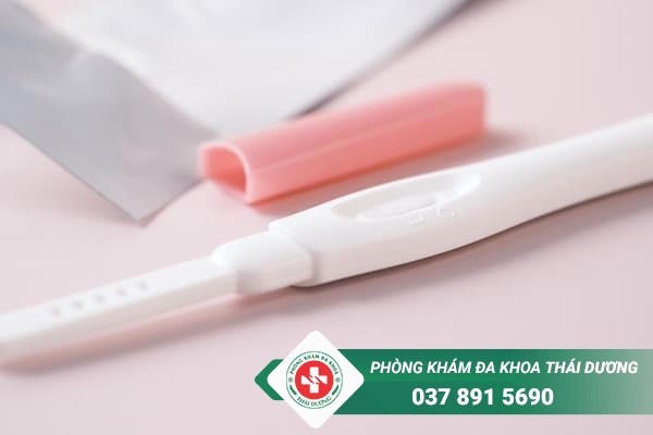 Que thử thai là dụng cụ giúp kiểm tra mang thai nhanh